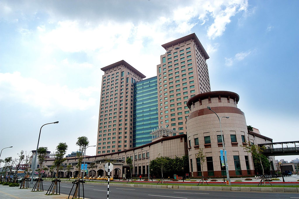 Banqiao RAILWAY STATION-1