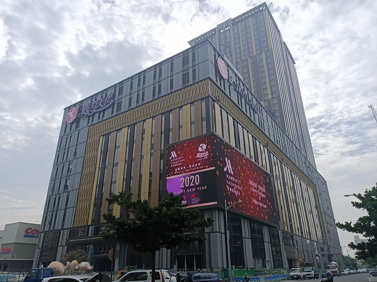 E-Da Asia Plaza Commercial Building-1